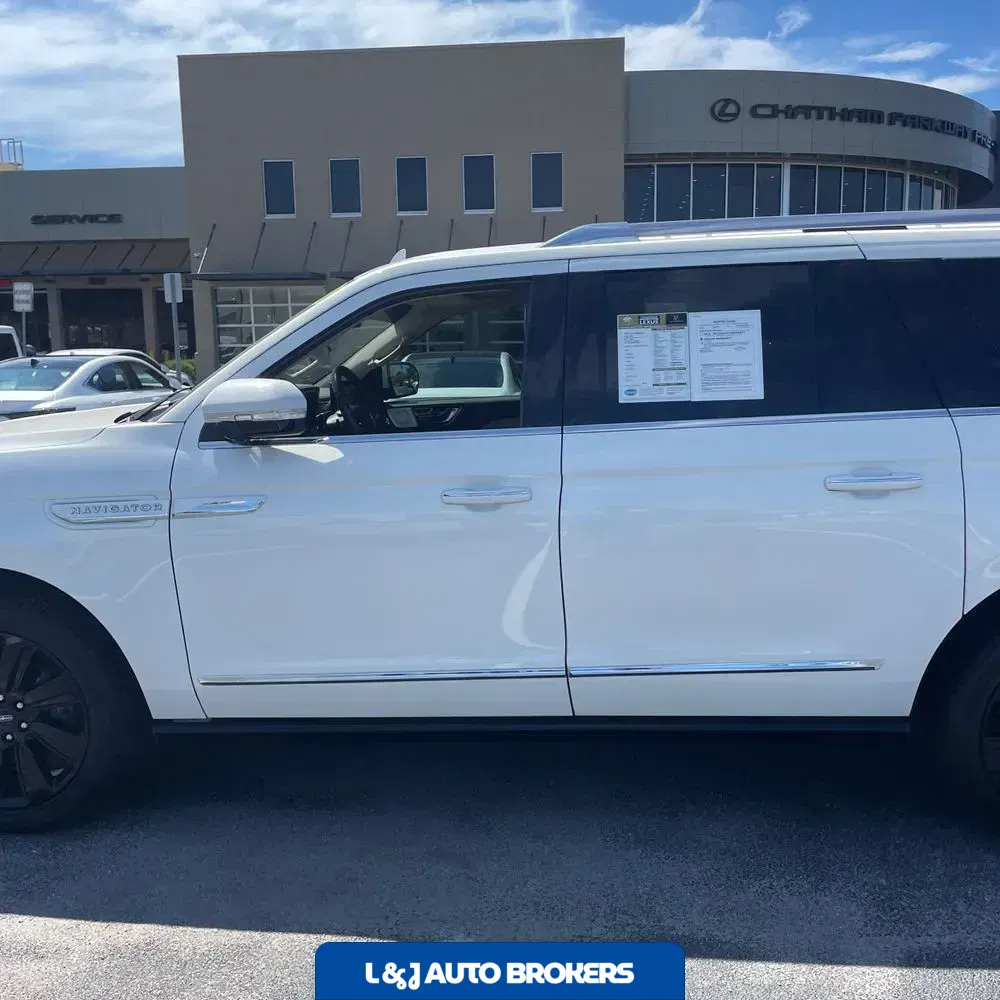 2023 Lincoln Navigator L Reserve