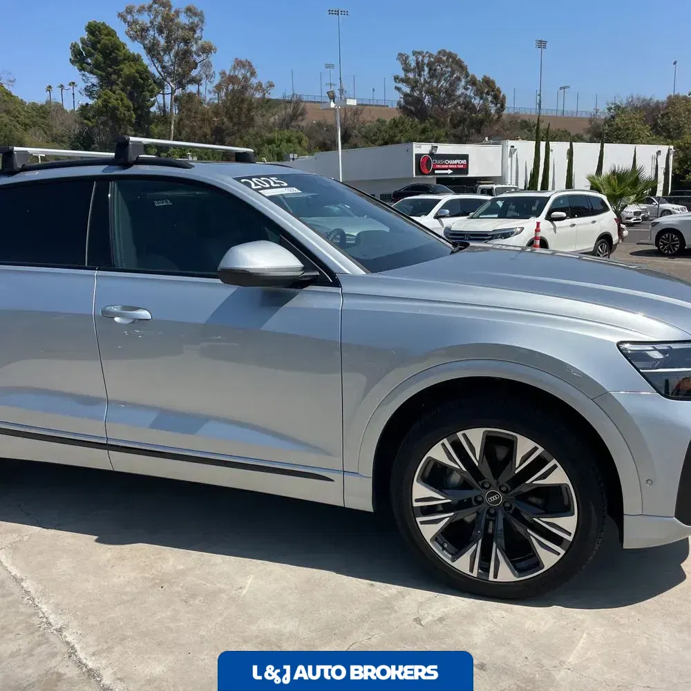2025 Audi Q8 Premium 55