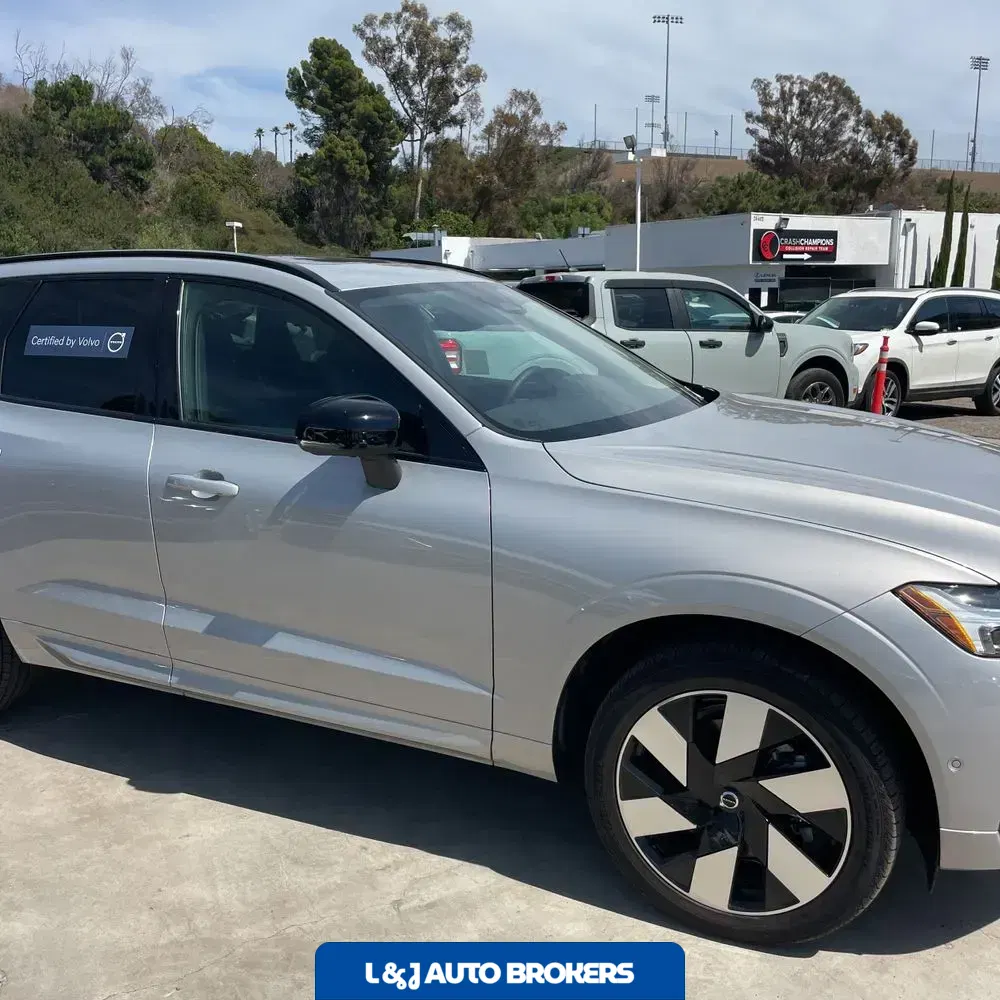 2024 Volvo XC60 T8 - Plus PHEV
