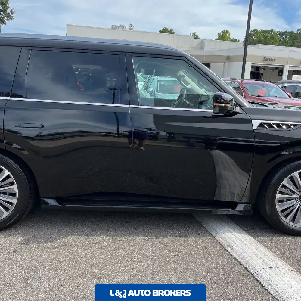 2025 INFINITI QX80 Luxe