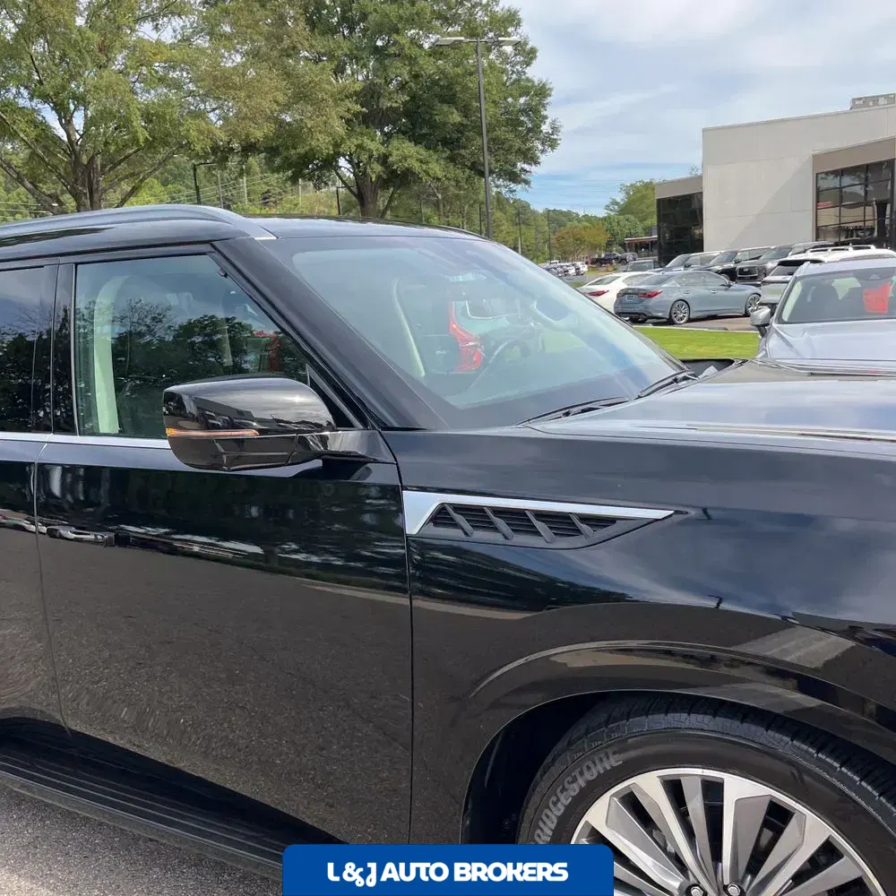 2025 INFINITI QX80 Luxe