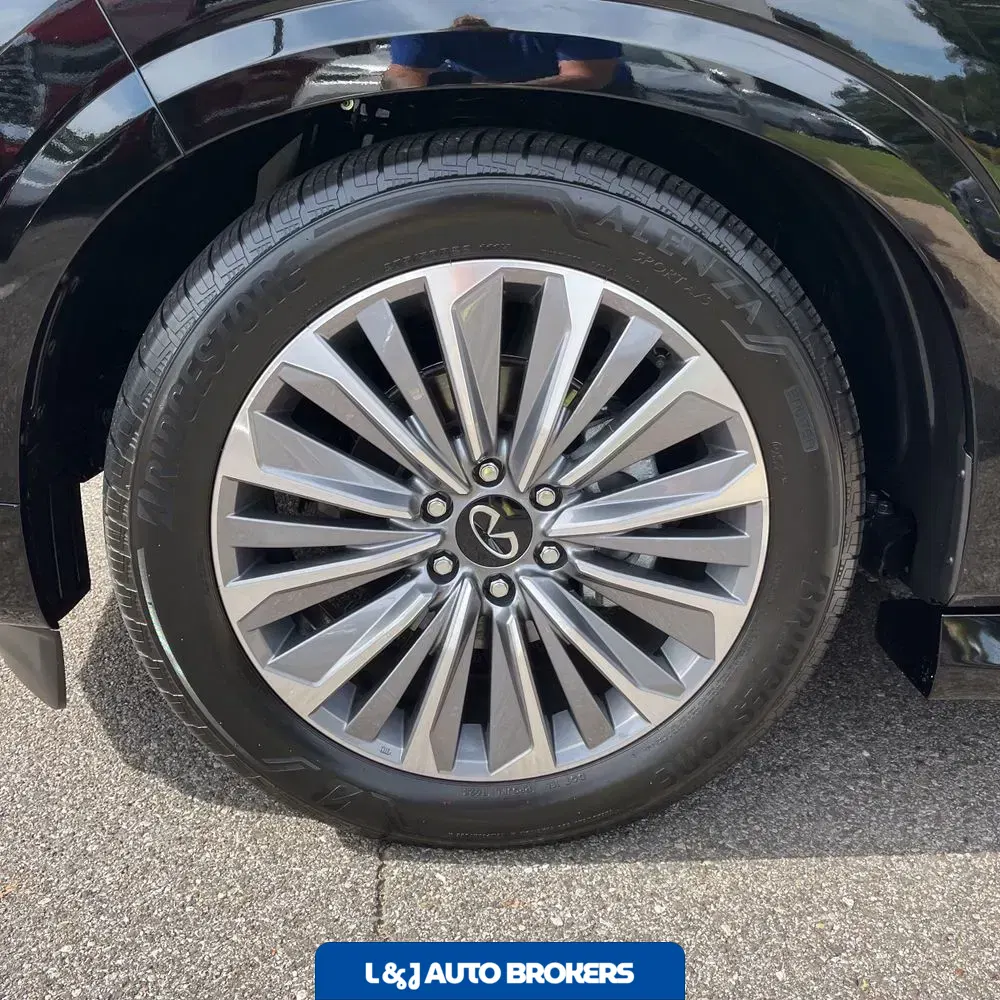 2025 INFINITI QX80 Luxe