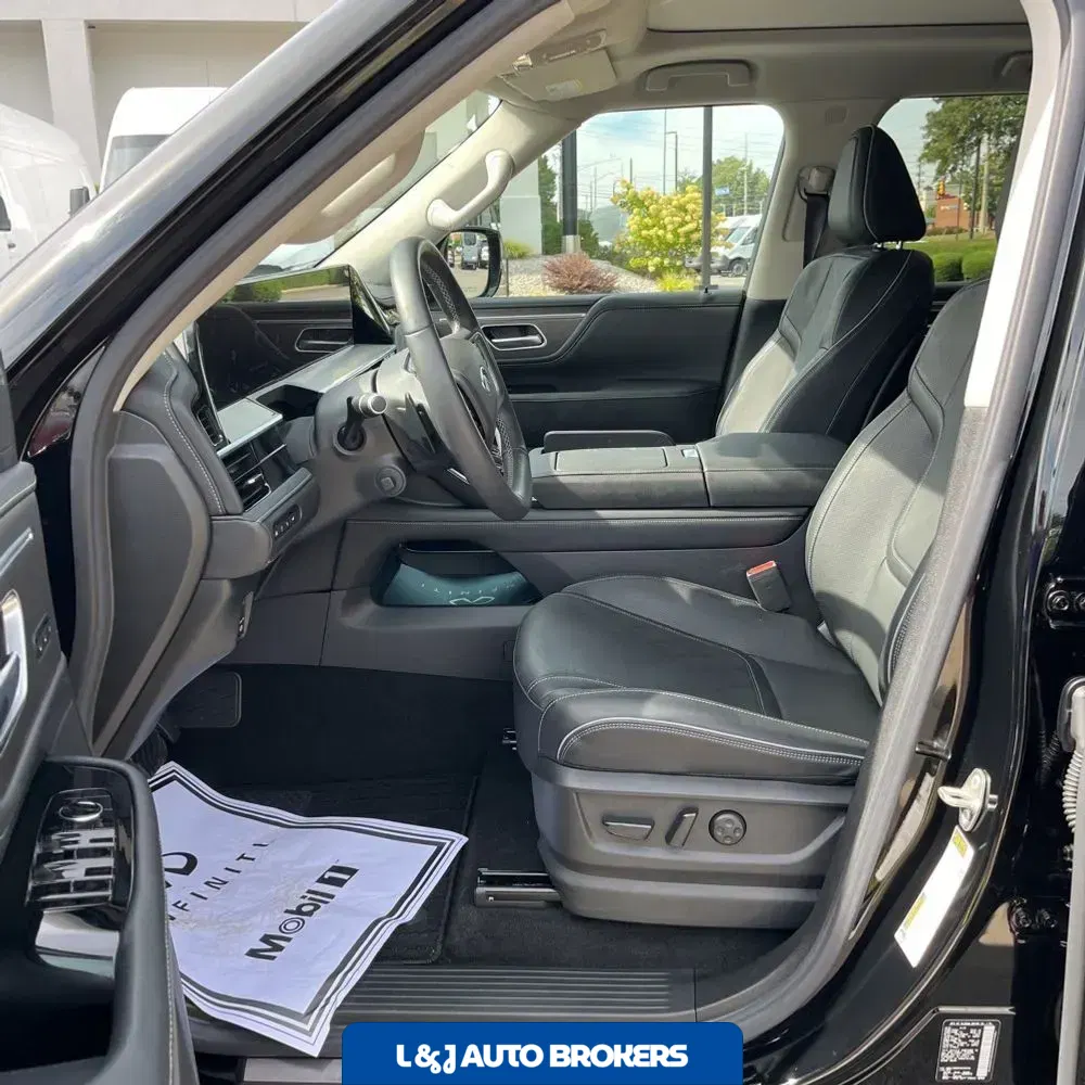 2025 INFINITI QX80 Luxe