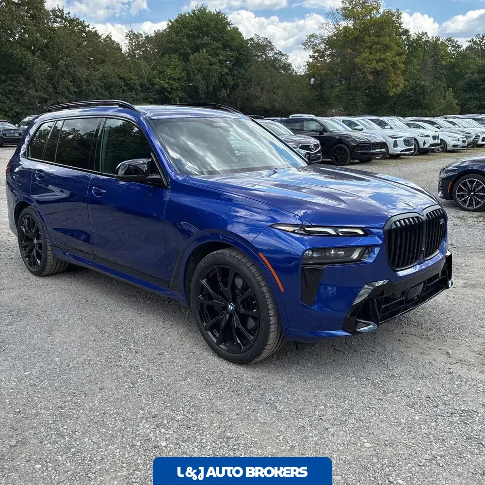 2023 BMW X7 M60i
