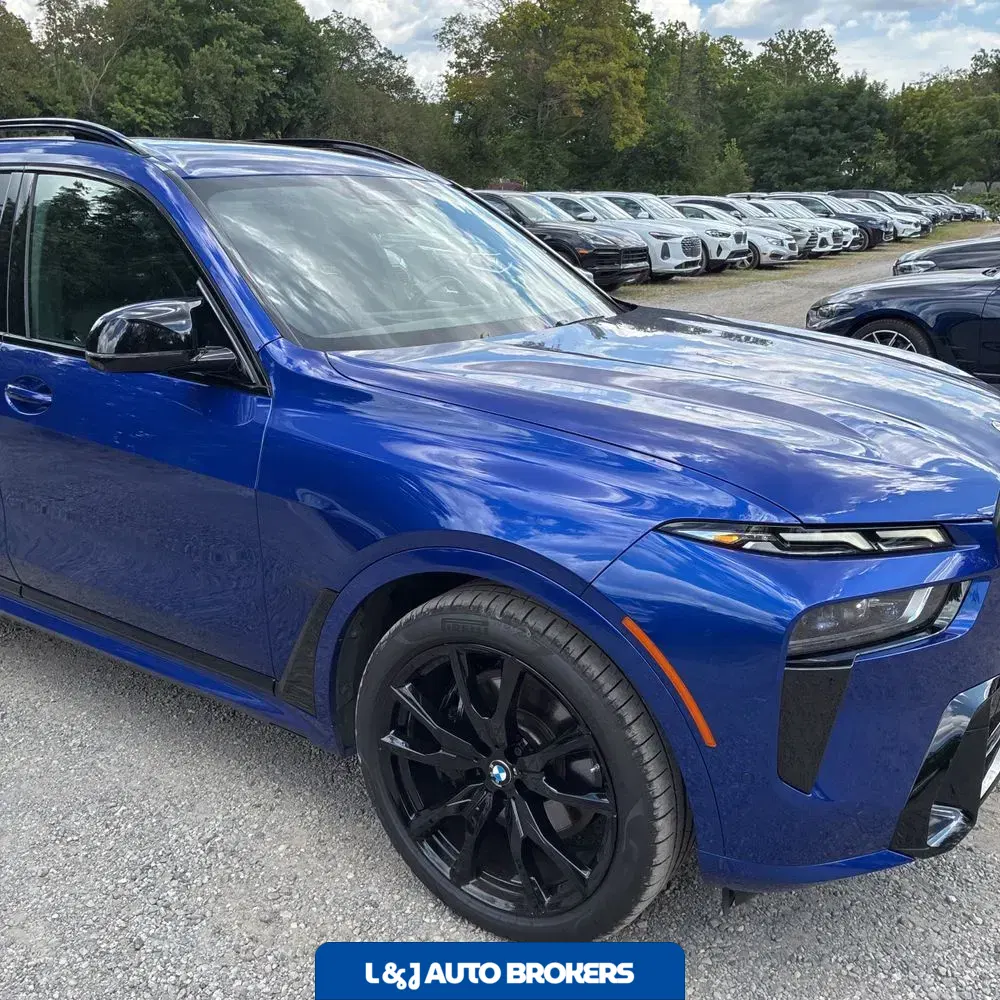 2023 BMW X7 M60i