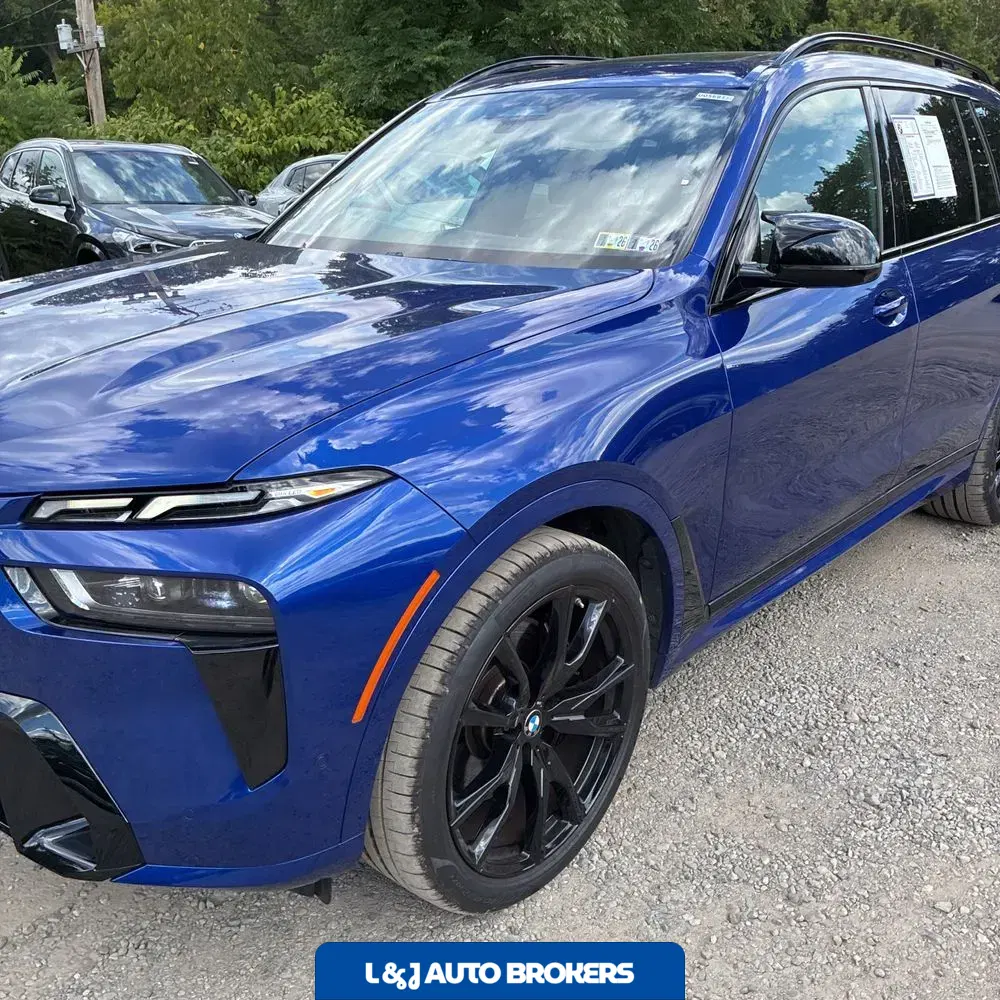 2023 BMW X7 M60i