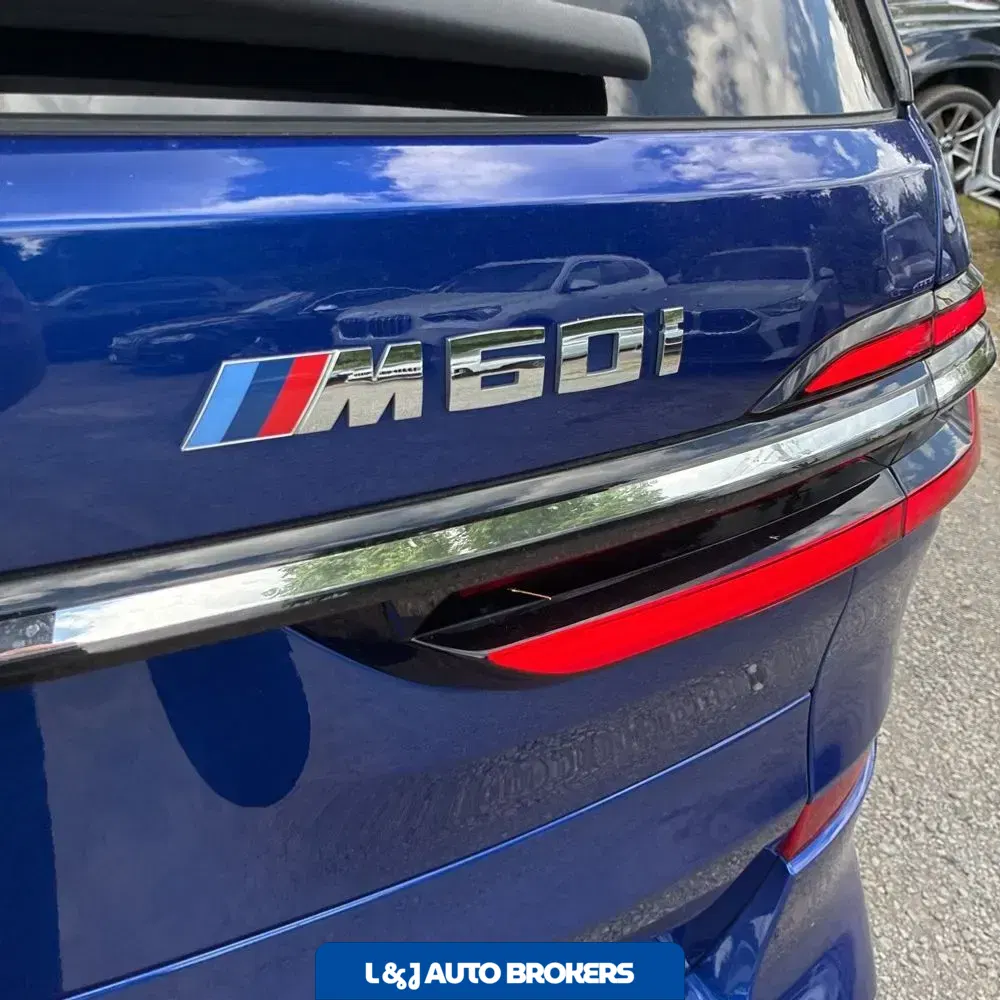 2023 BMW X7 M60i