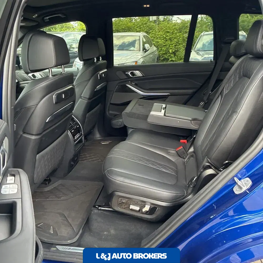 2023 BMW X7 M60i