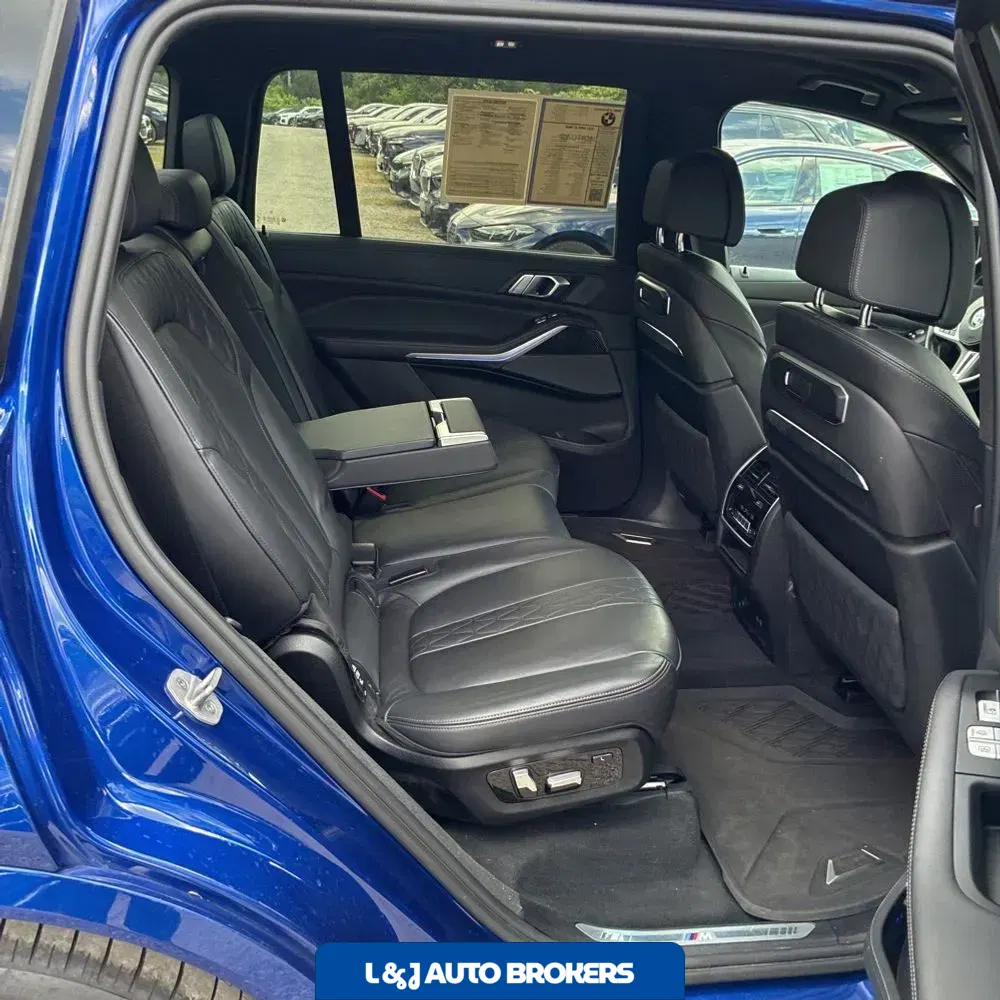 2023 BMW X7 M60i
