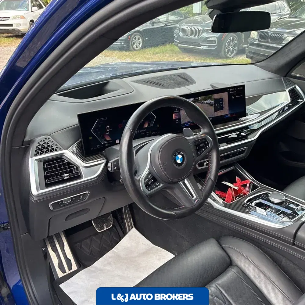 2023 BMW X7 M60i
