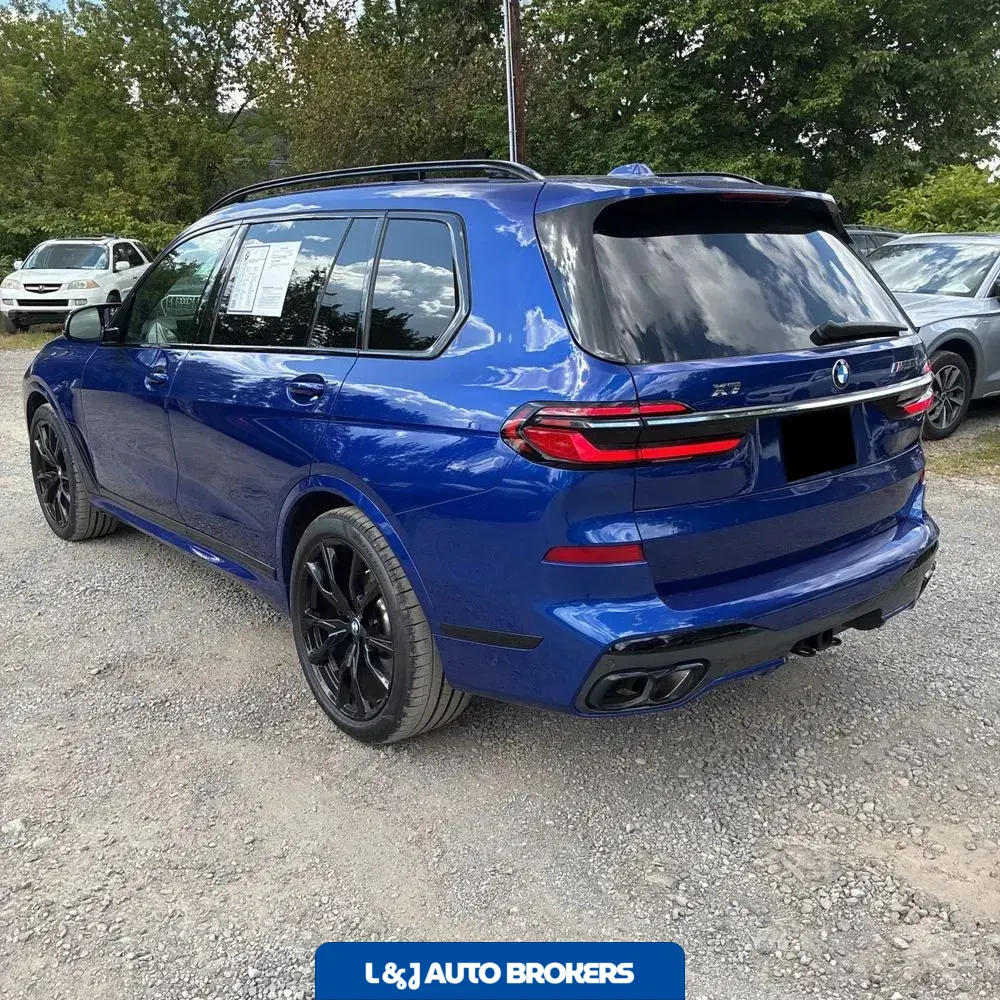 2023 BMW X7 M60i