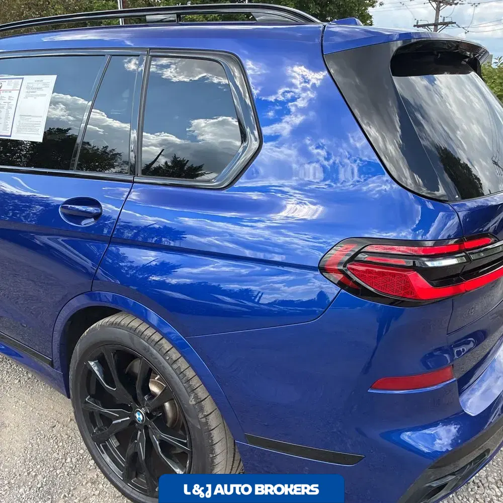 2023 BMW X7 M60i