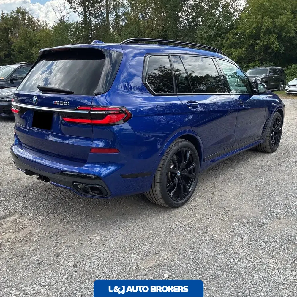 2023 BMW X7 M60i