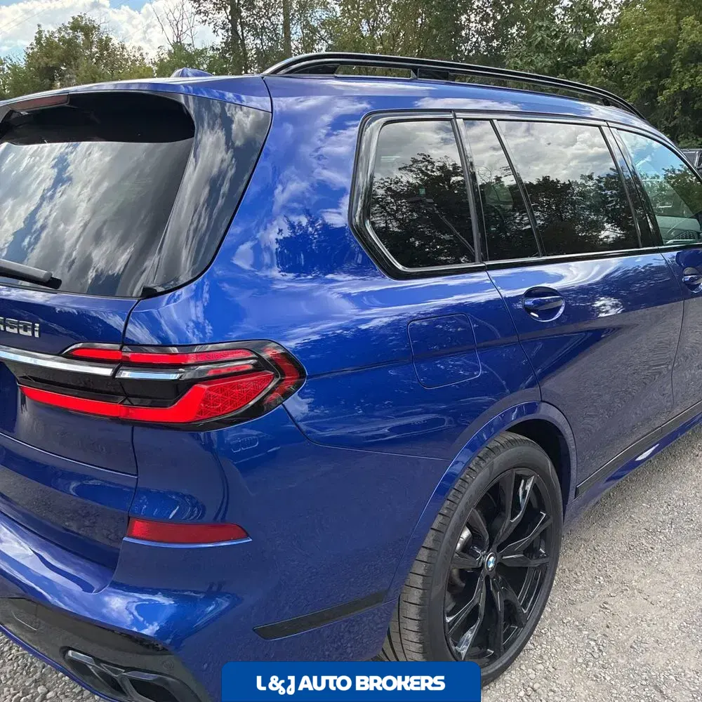 2023 BMW X7 M60i