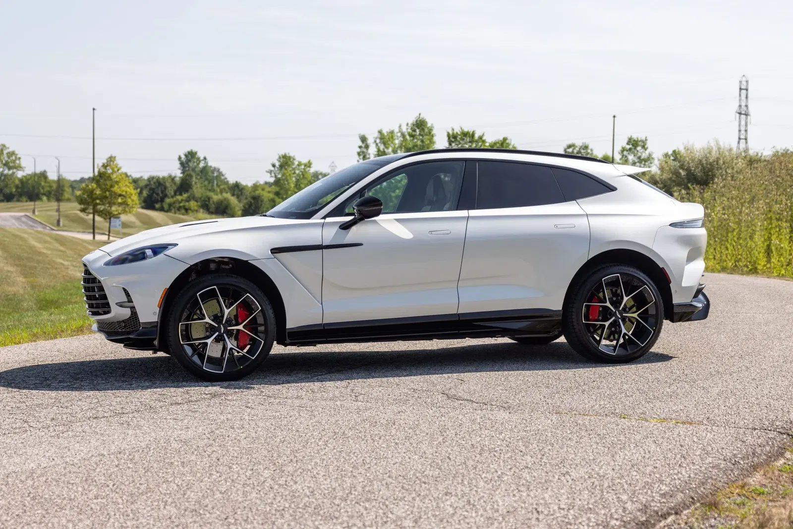 2025 Aston Martin DBX707