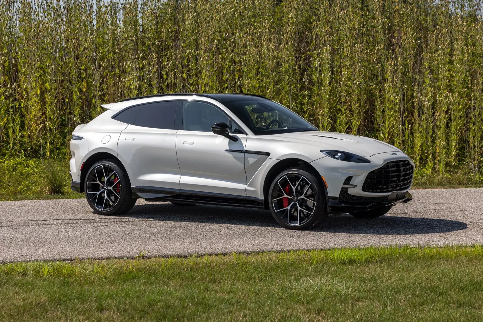 2025 Aston Martin DBX707