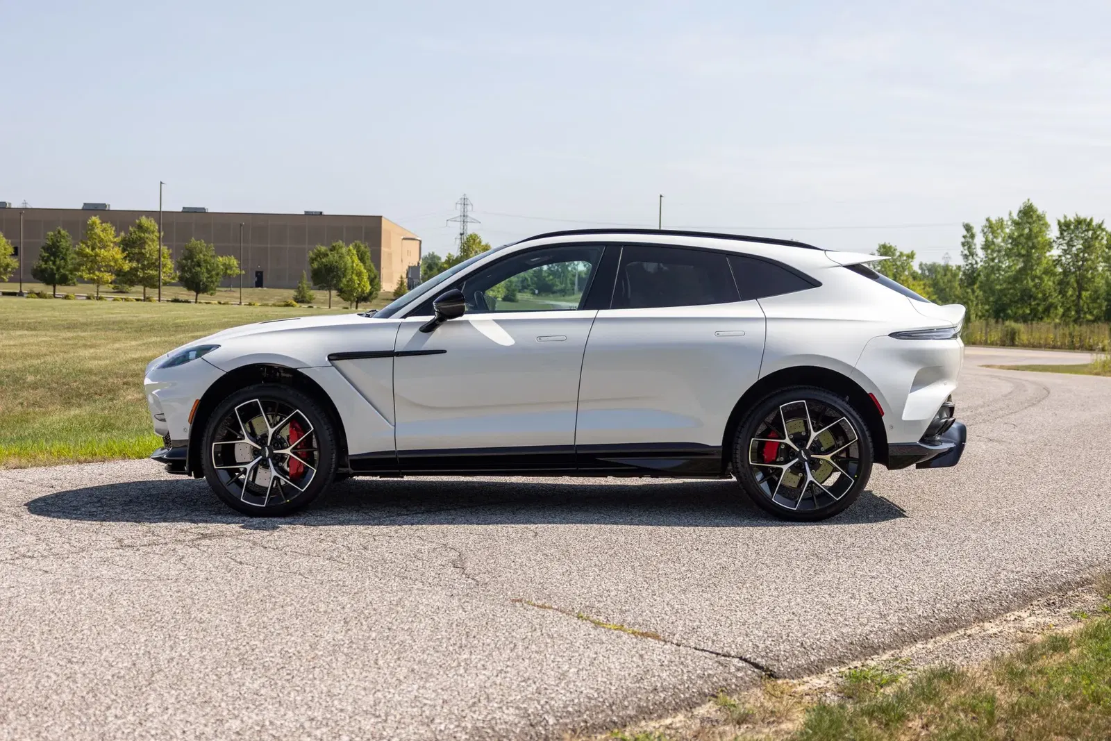 2025 Aston Martin DBX707