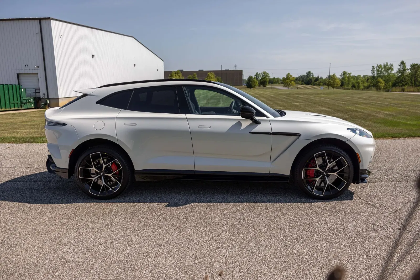 2025 Aston Martin DBX707