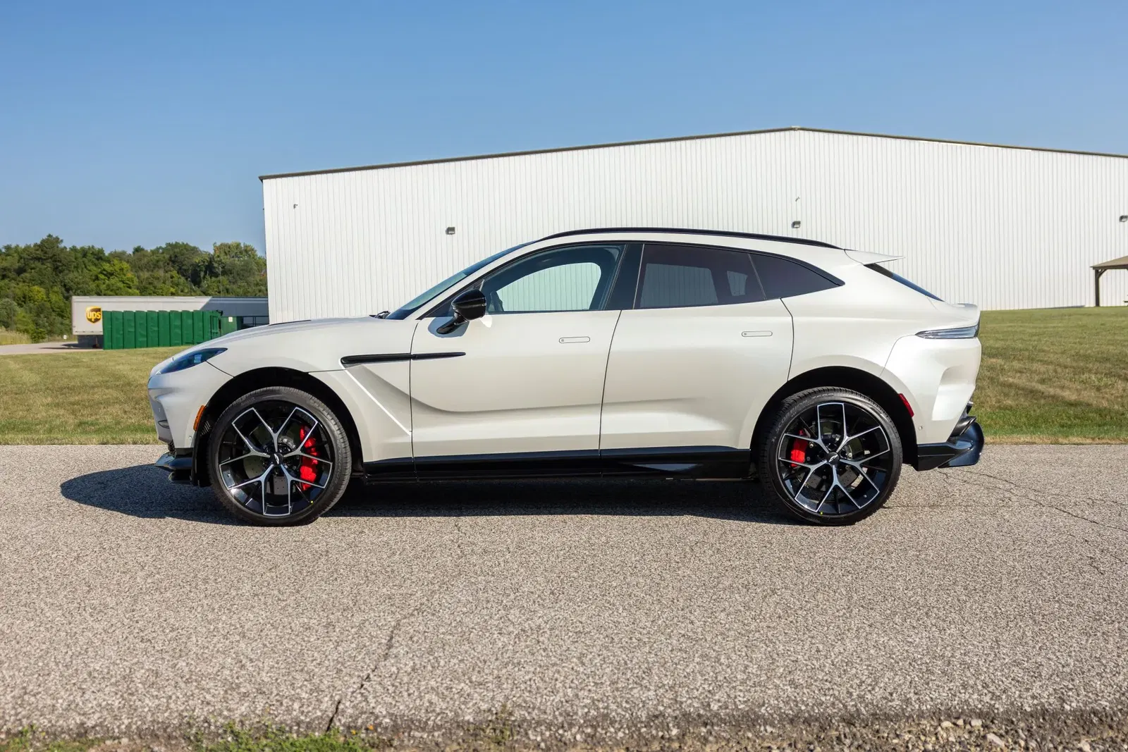 2025 Aston Martin DBX707