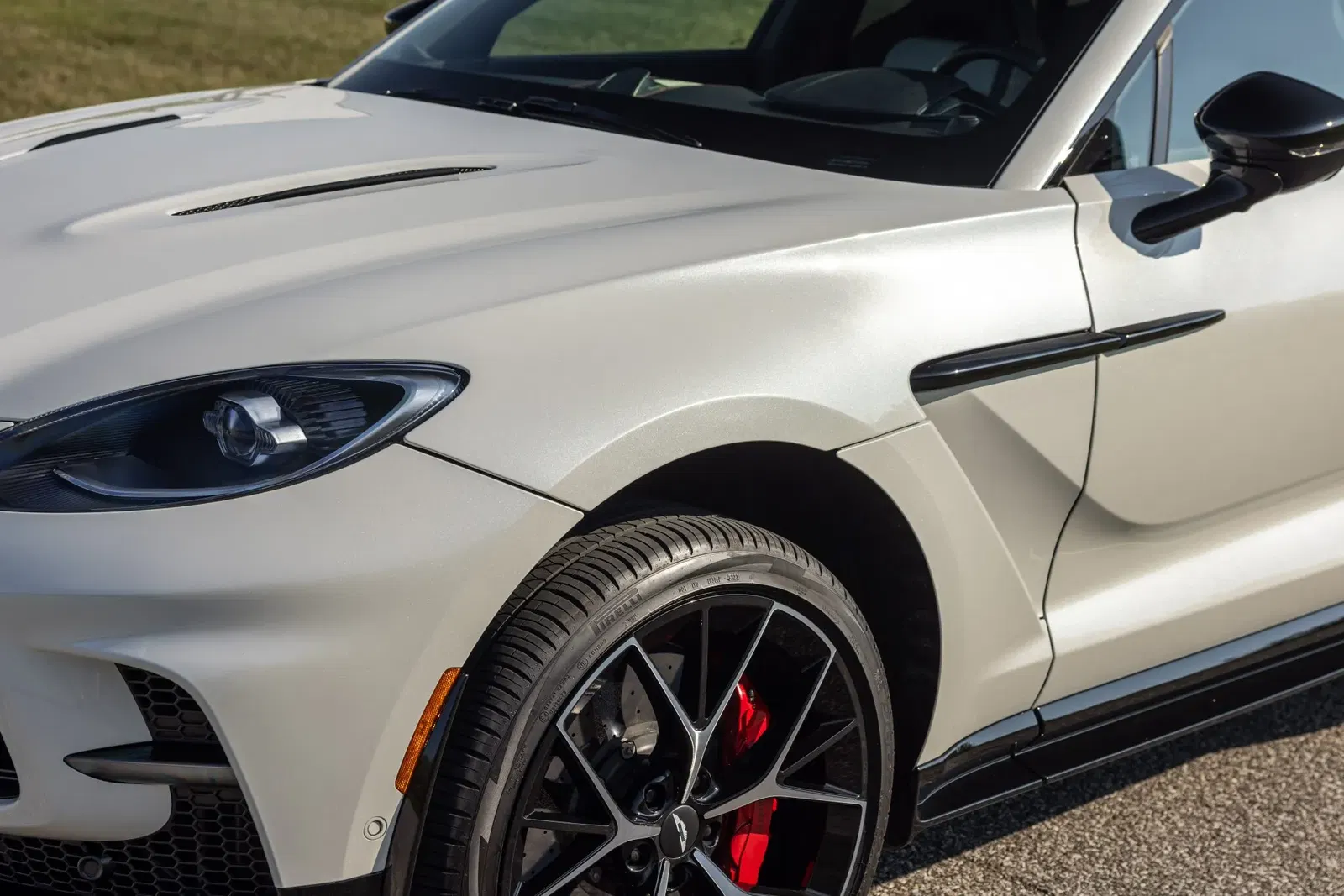 2025 Aston Martin DBX707