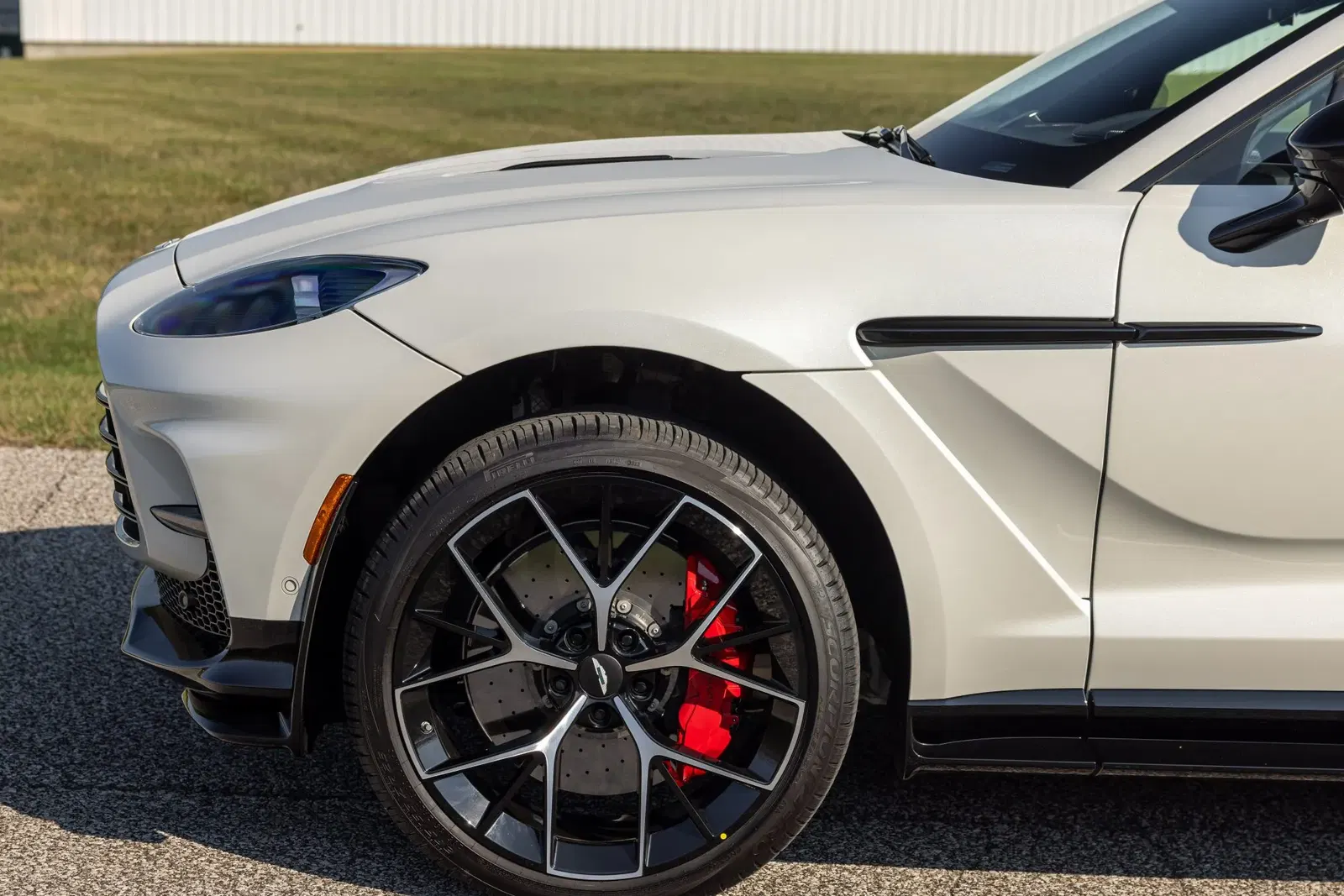 2025 Aston Martin DBX707