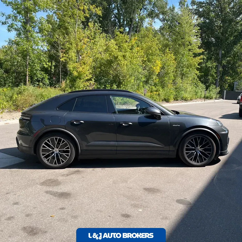 2024 Porsche Macan EV 4