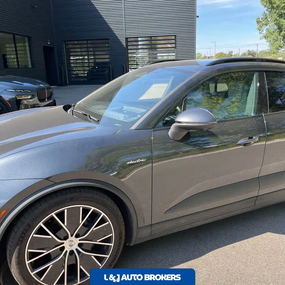 2024 Porsche Macan EV 4