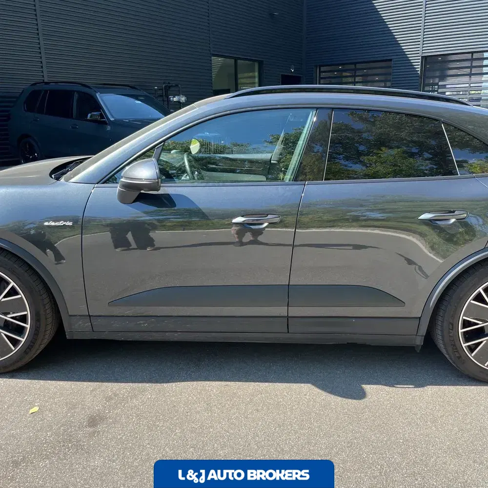 2024 Porsche Macan EV 4