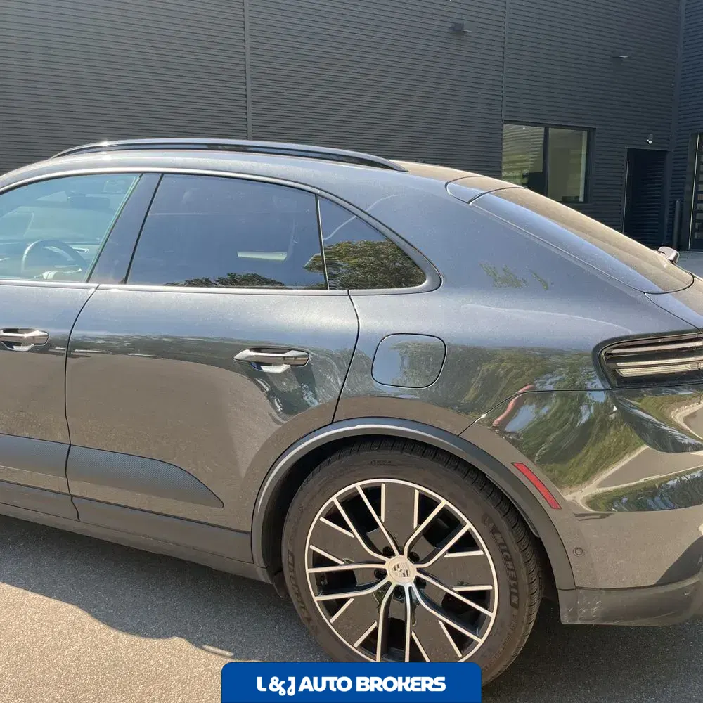 2024 Porsche Macan EV 4