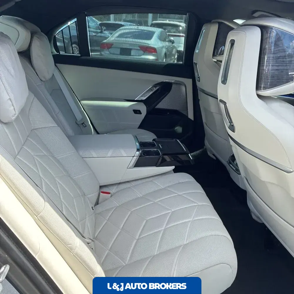 2025 BMW 7-Series 760i xDrive