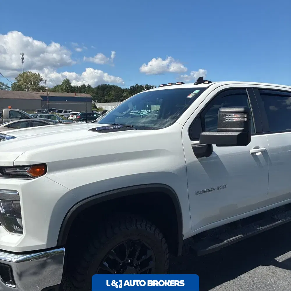 2025 Chevrolet Silverado 3500HD C/C
