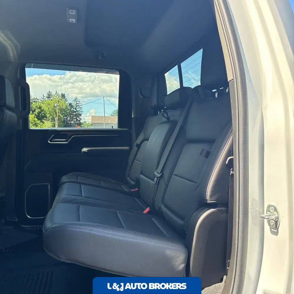 2025 Chevrolet Silverado 3500HD C/C