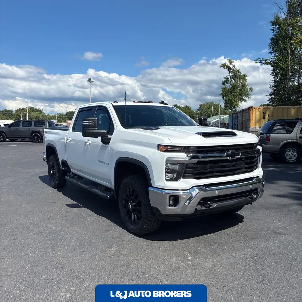 2025 Chevrolet Silverado 3500HD C/C