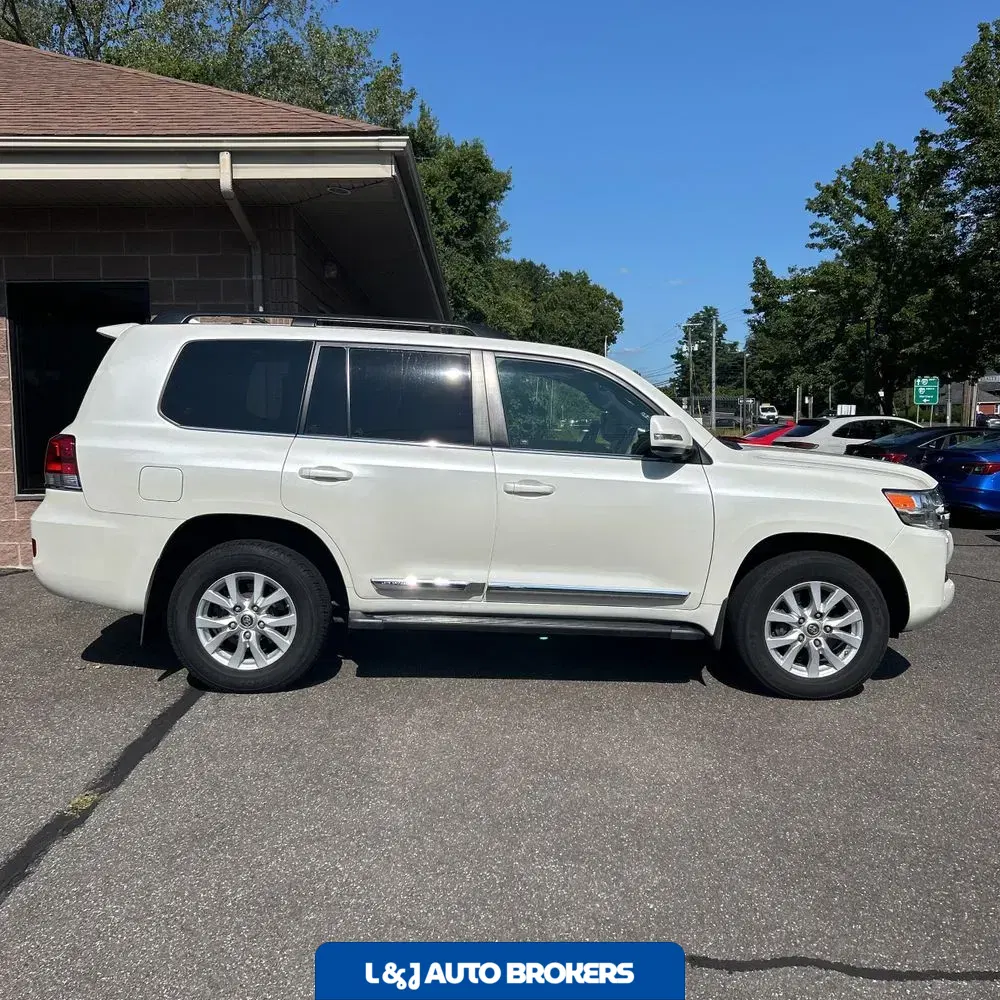 2019 Toyota Land Cruiser Base