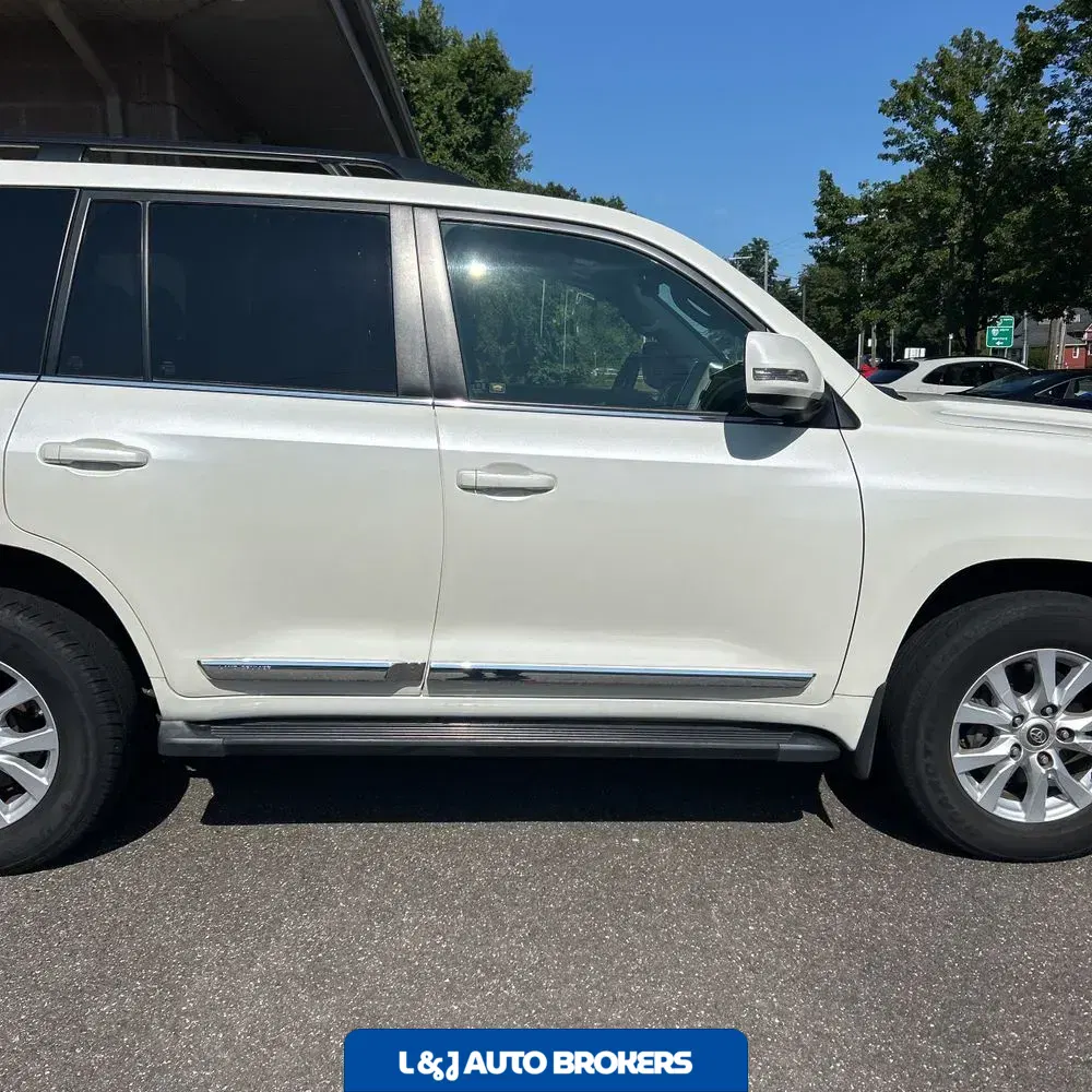 2019 Toyota Land Cruiser Base