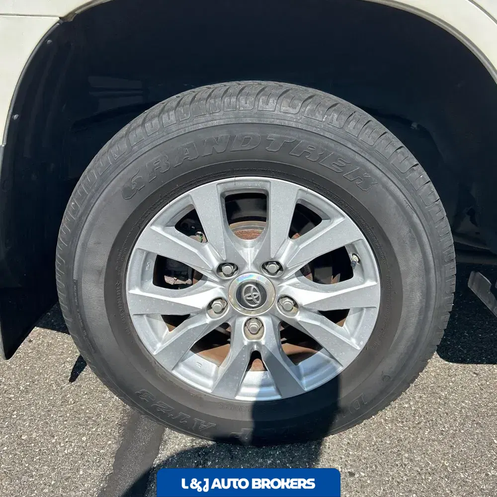 2019 Toyota Land Cruiser Base