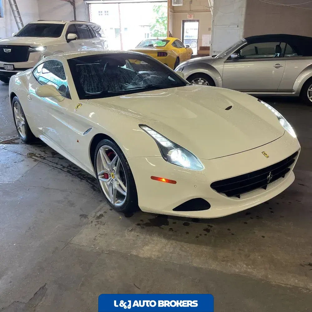 2017 Ferrari California T Base
