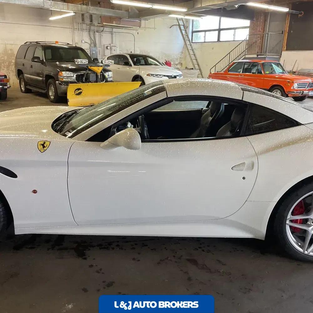 2017 Ferrari California T Base