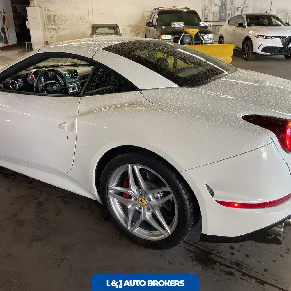 2017 Ferrari California T Base