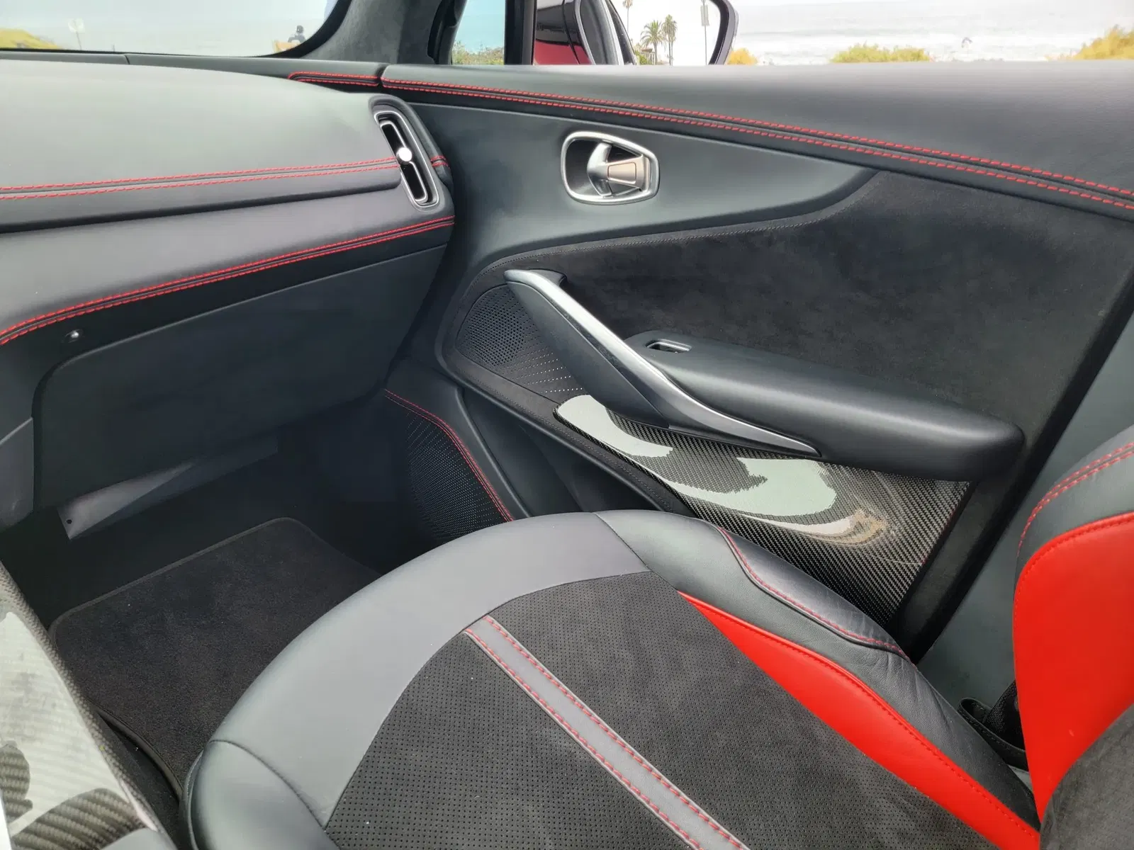 2022 Aston Martin DBX