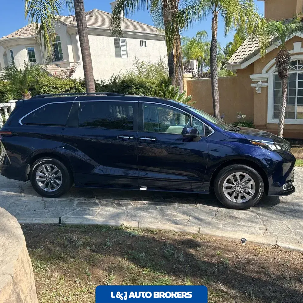 2024 Toyota Sienna XLE 8-Passenger