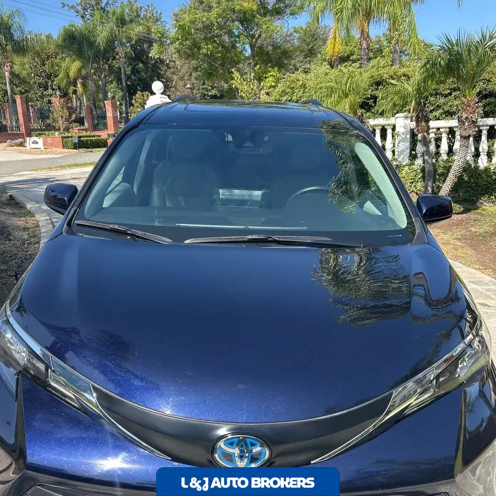 2024 Toyota Sienna XLE 8-Passenger