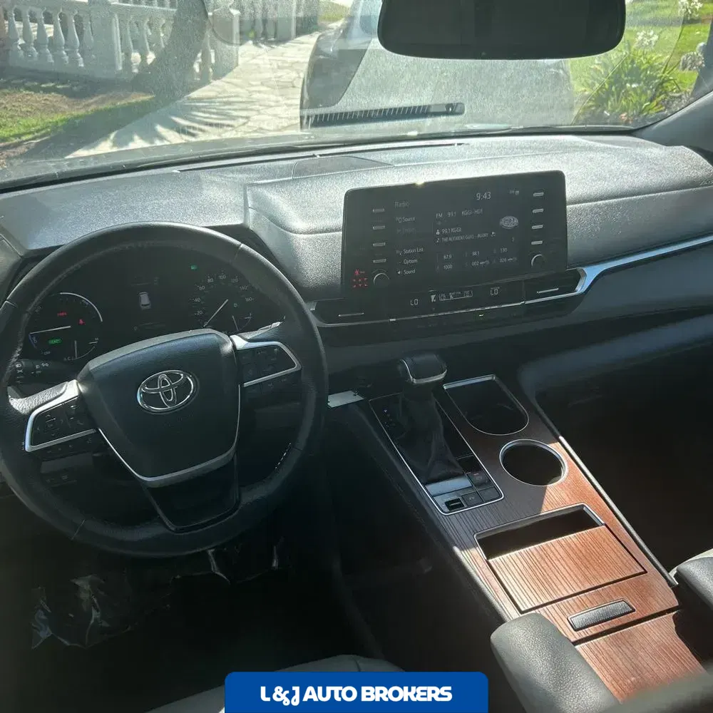 2024 Toyota Sienna XLE 8-Passenger