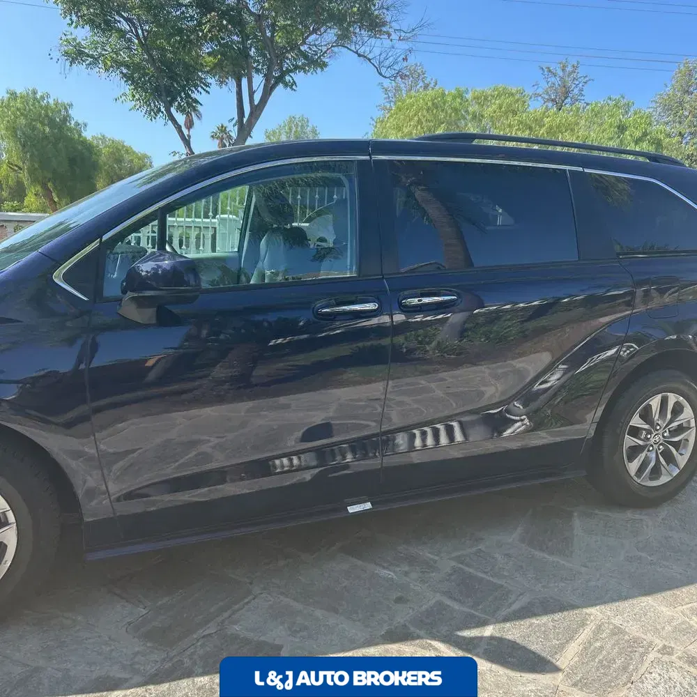 2024 Toyota Sienna XLE 8-Passenger