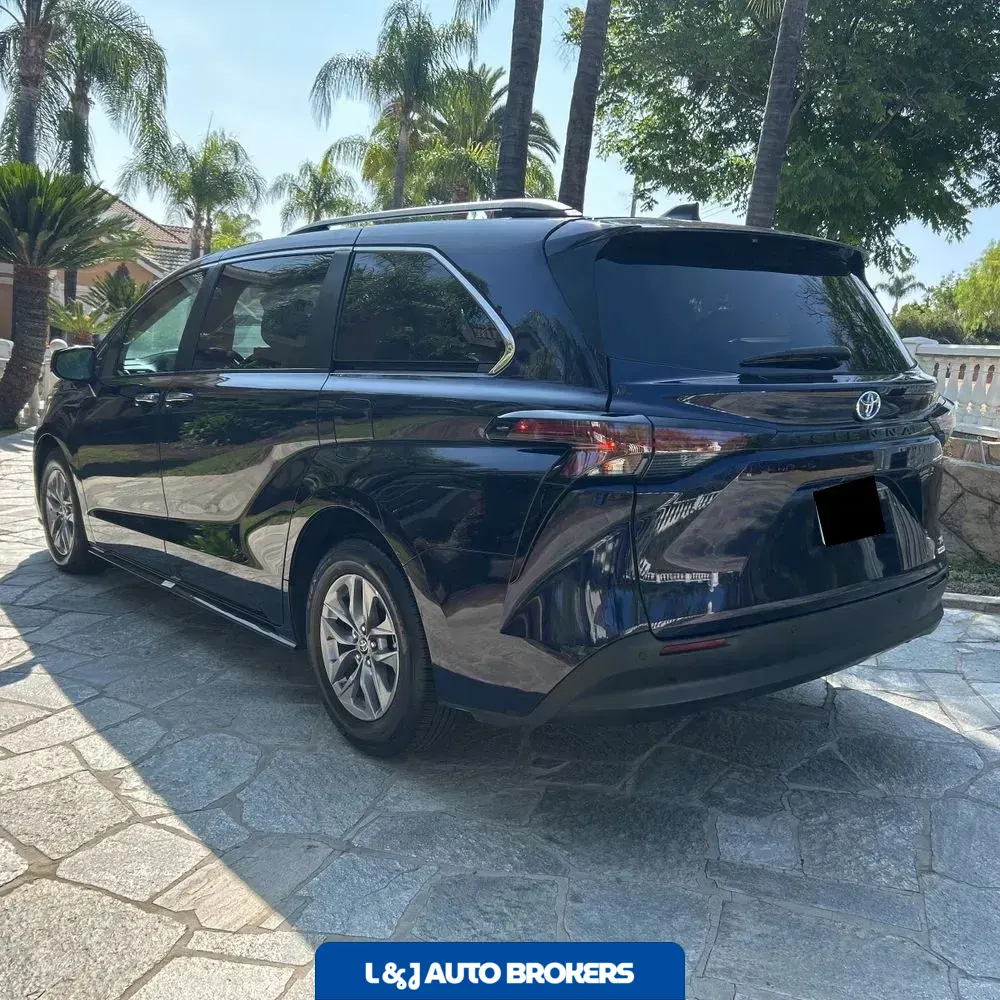 2024 Toyota Sienna XLE 8-Passenger