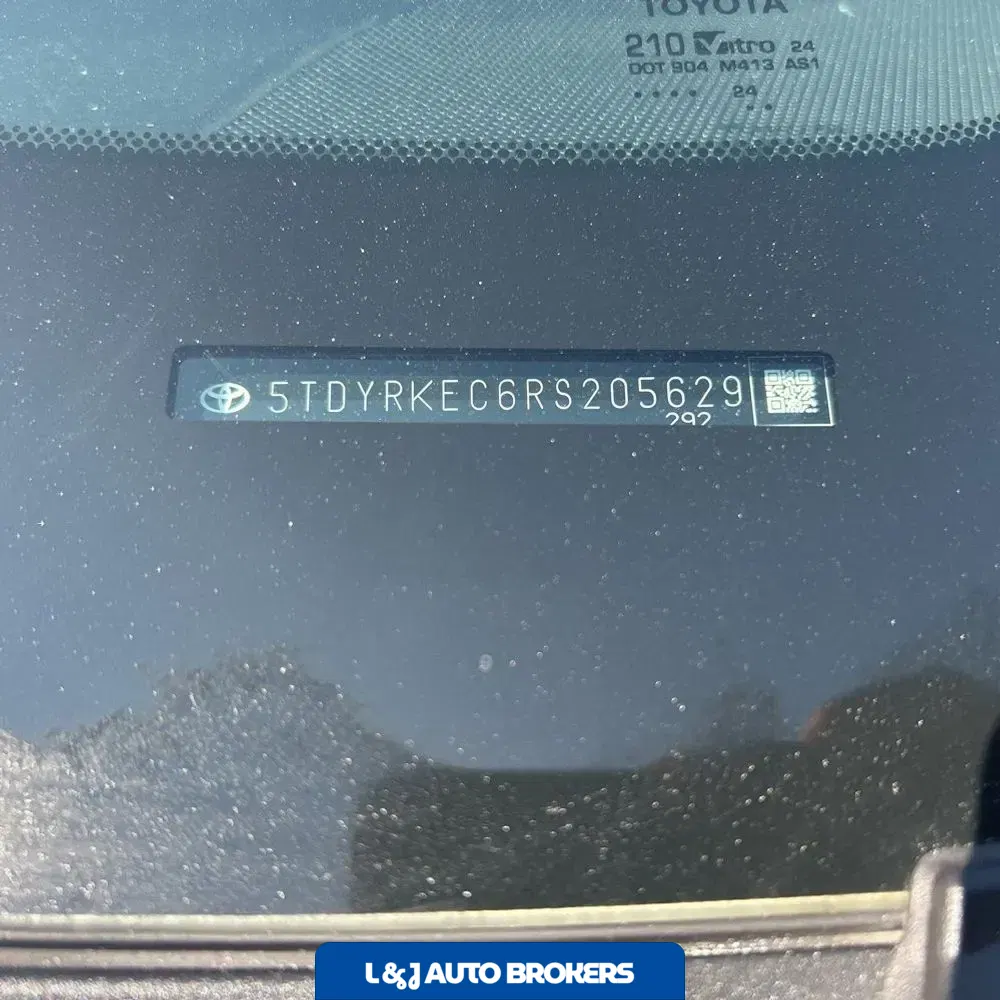 2024 Toyota Sienna XLE 8-Passenger