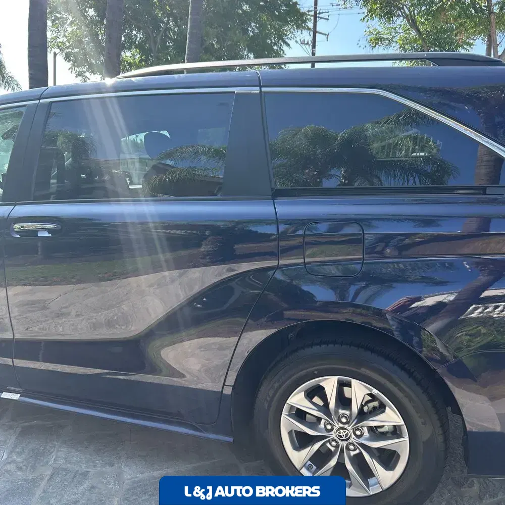 2024 Toyota Sienna XLE 8-Passenger
