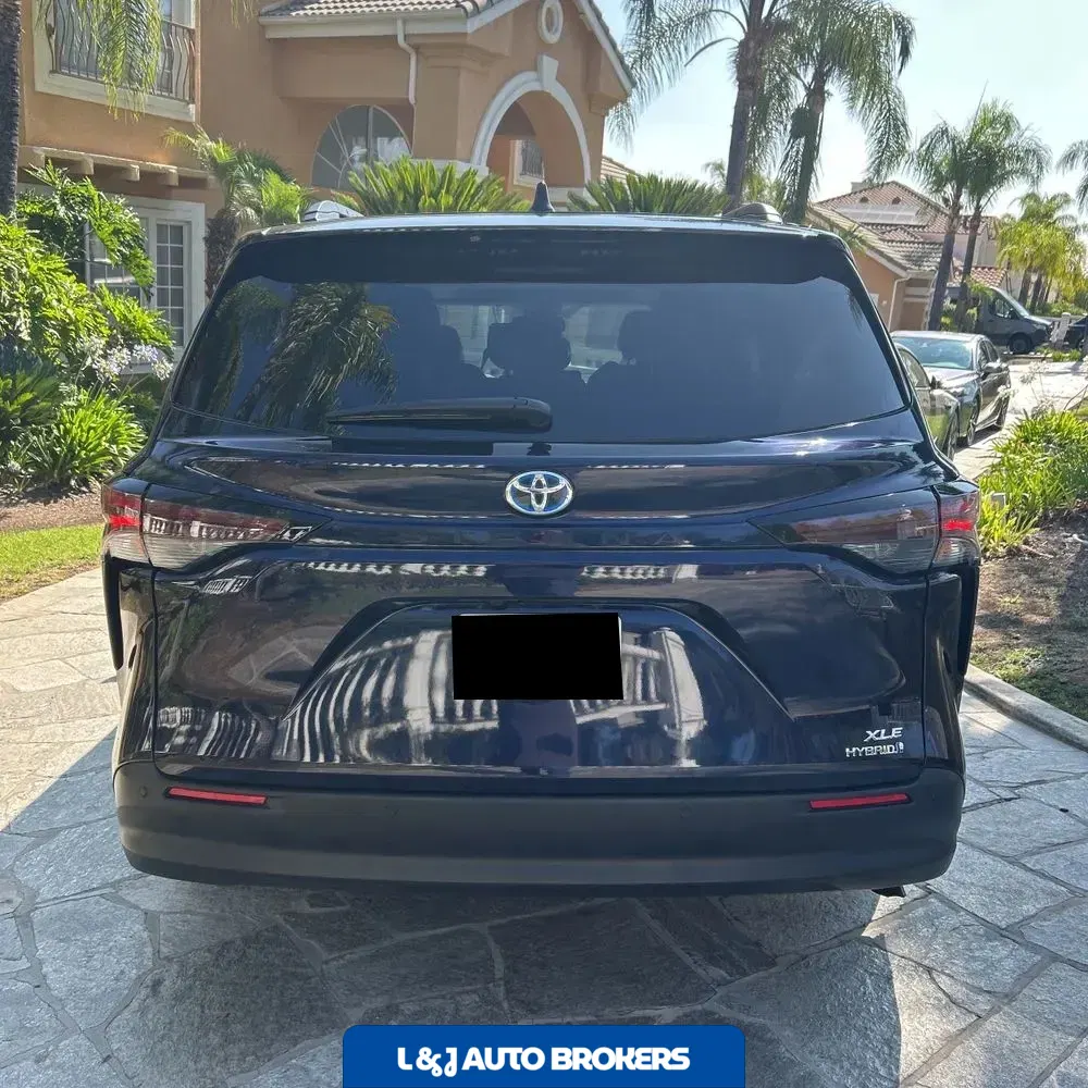 2024 Toyota Sienna XLE 8-Passenger