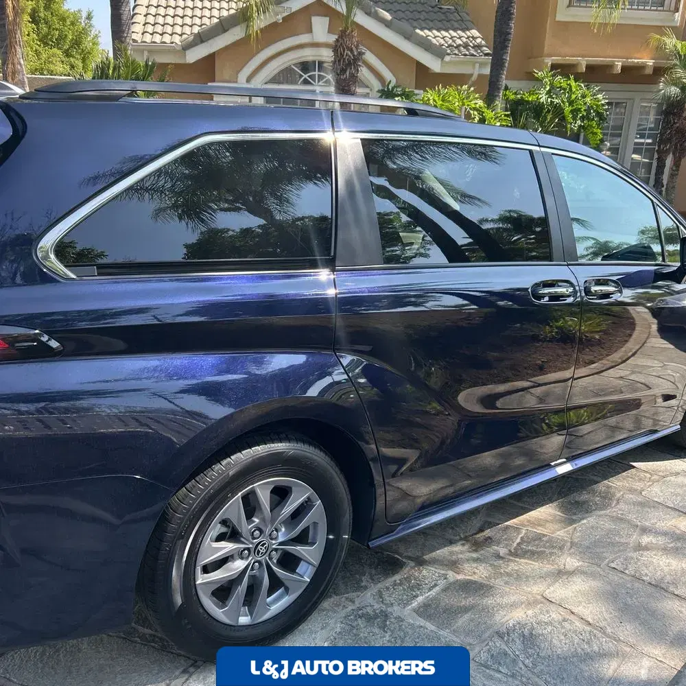 2024 Toyota Sienna XLE 8-Passenger